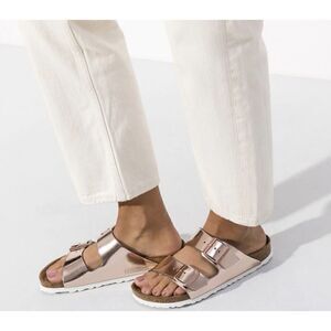 Birkenstock Arizona Soft Footbed
Leather  Sandals in Metallic Copper Size 39